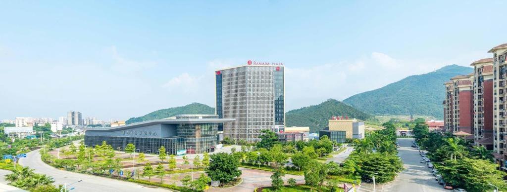 Ramada Plaza Huizhou East Hotel Exteriör bild