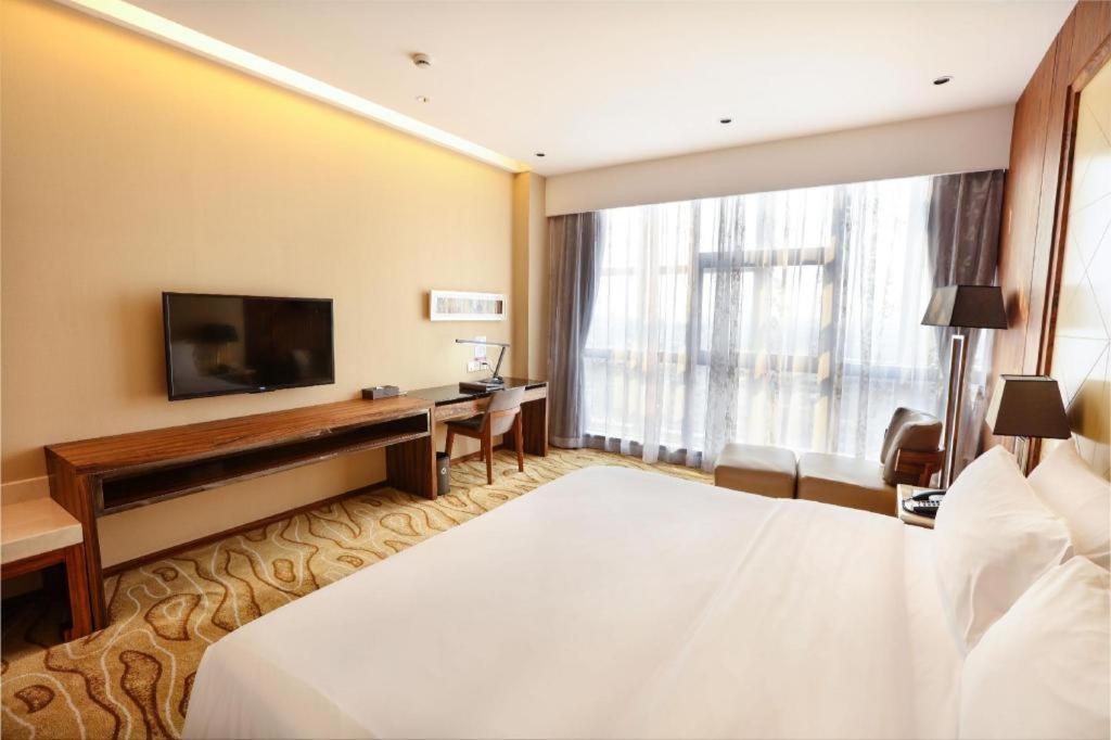 Ramada Plaza Huizhou East Hotel Exteriör bild